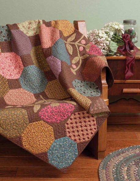 Simple Charm: 12 Scrappy Patchwork and Applique Quilt Patterns