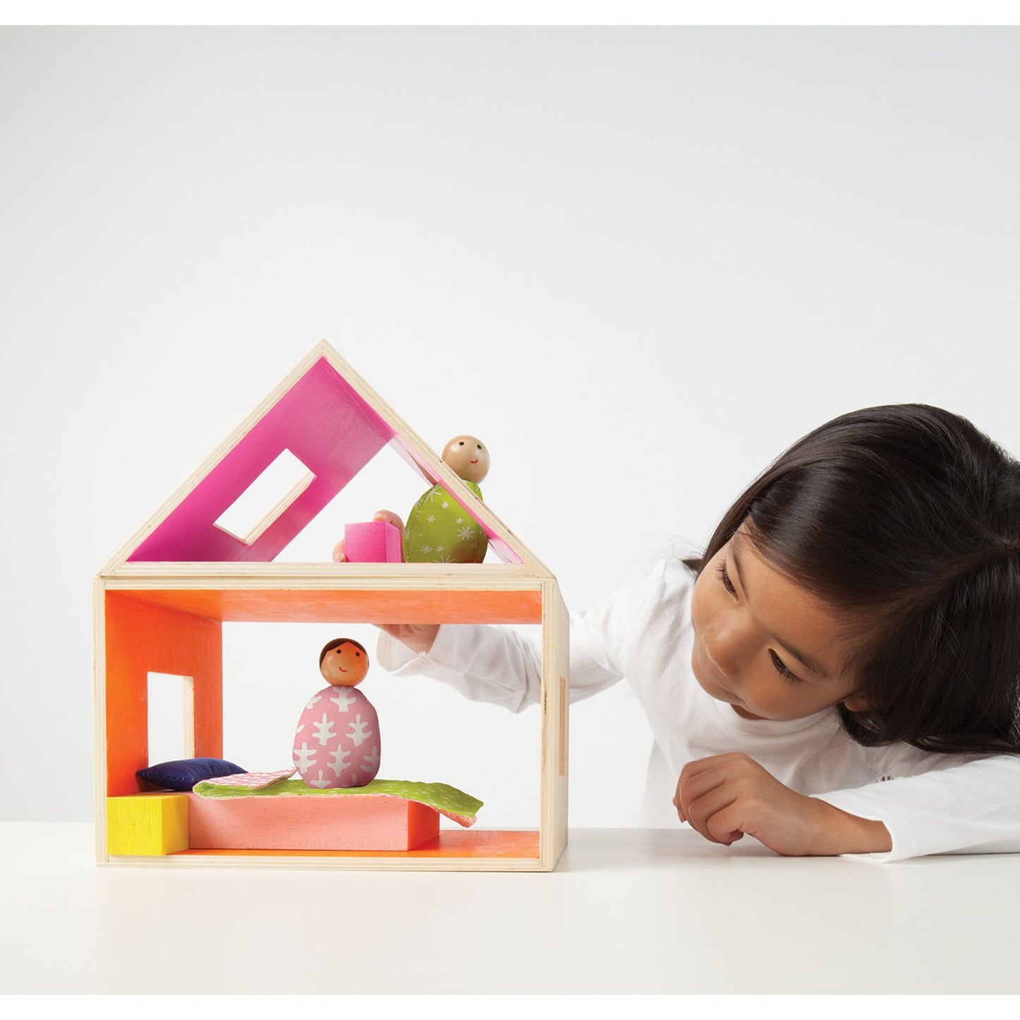 Manhattan Toy MiO Sleeping + 2 People Wooden Building Set