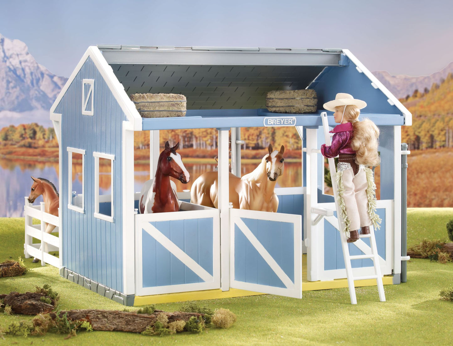 BREYER Classics Country Stable With Wash Stall