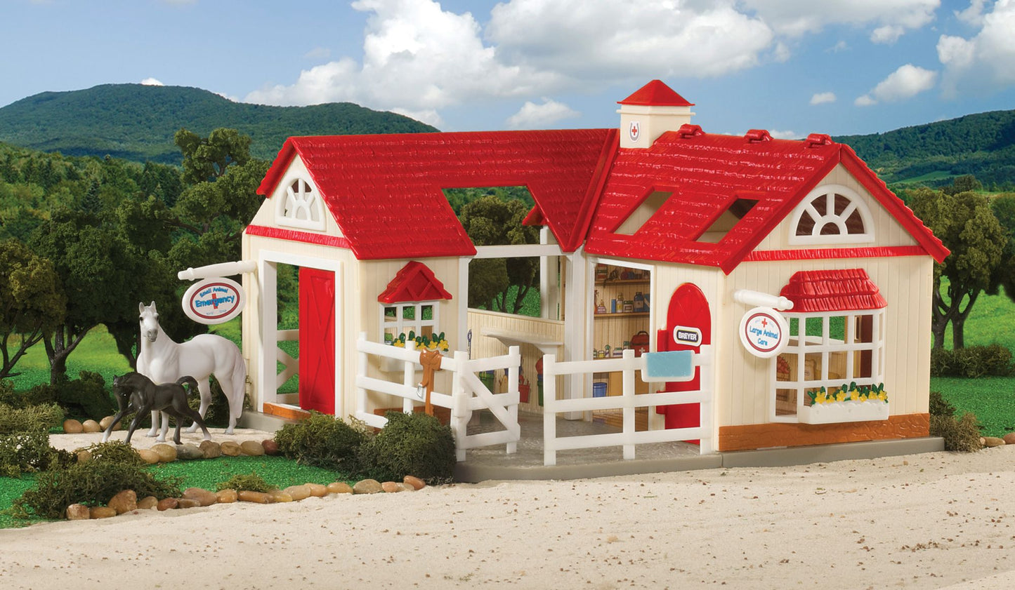 BREYER Stablemates Deluxe Animal Hospital Play Set