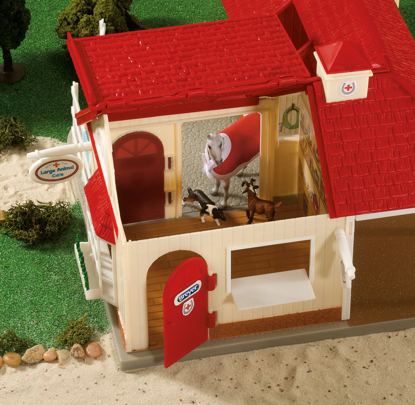 BREYER Stablemates Deluxe Animal Hospital Play Set