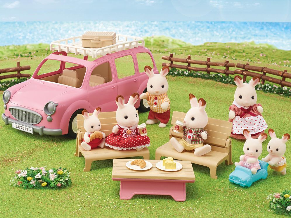 Calico Critters Family Picnic Van, Toy Vehicle for Dolls with Picnic Accessories