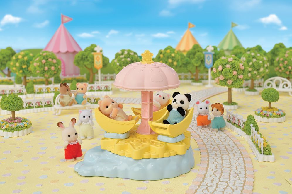 Calico Critters Baby Star Carousel, Dollhouse Playset with Collectible Doll Figure