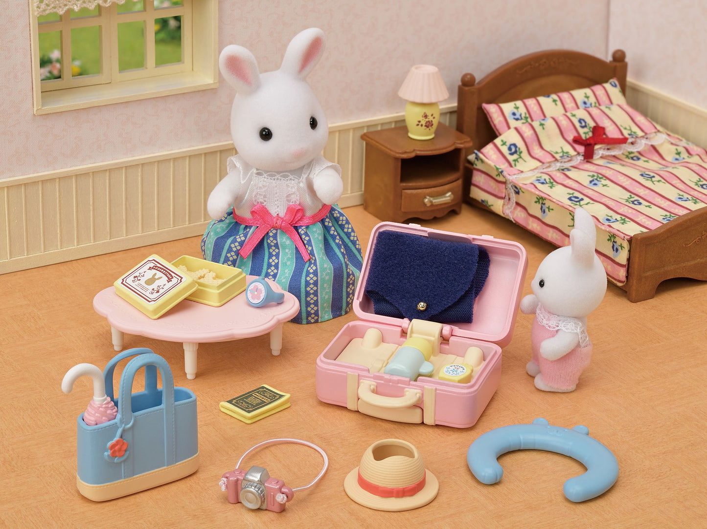 Calico Critters Snow Rabbit Mother's Weekend Travel Set, Dollhouse Playset with Figure and Accessories