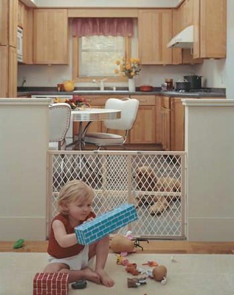 Northstates Diamond Mesh EZ Adjustable Gate, 26''-42'' wide