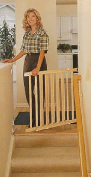 Evenflo Wood Walkthru Top of Stairs Swing Gate 27-42 Wide