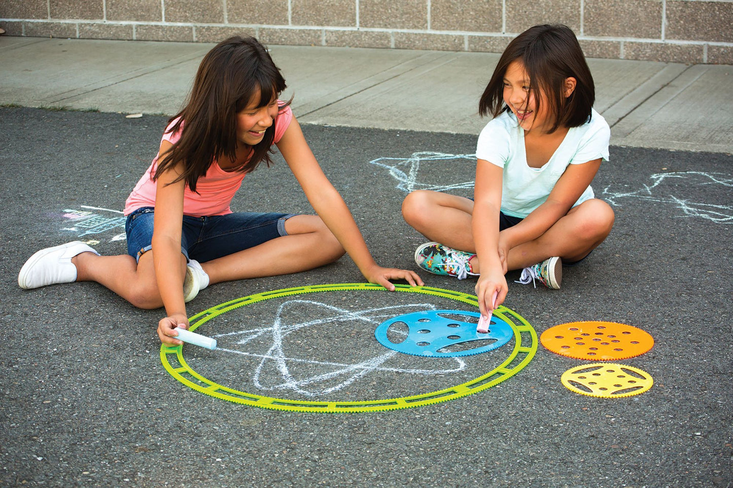 Toysmith Sidewalk Chalk Spiral Art Set