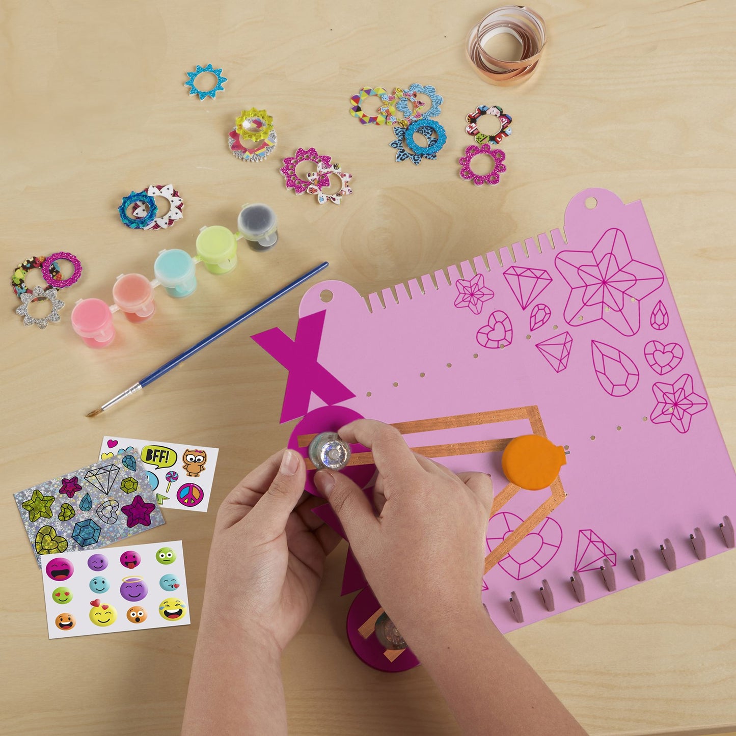 Educational Insights IllumiCraft Light-Up! Jewelry Organizer