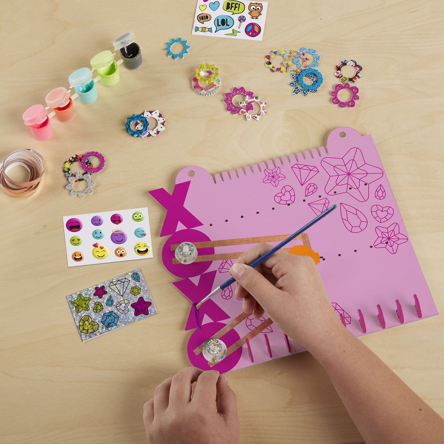 Educational Insights IllumiCraft Light-Up! Jewelry Organizer