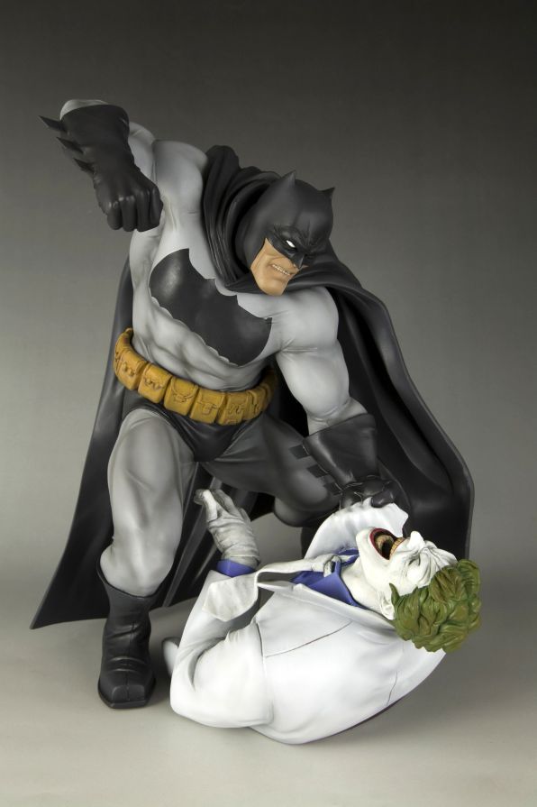 Batman ArtFX Statue Hunt the Dark Knight