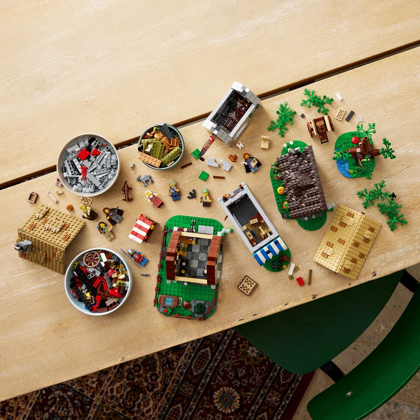 LEGO Icons Medieval Town Square 10332