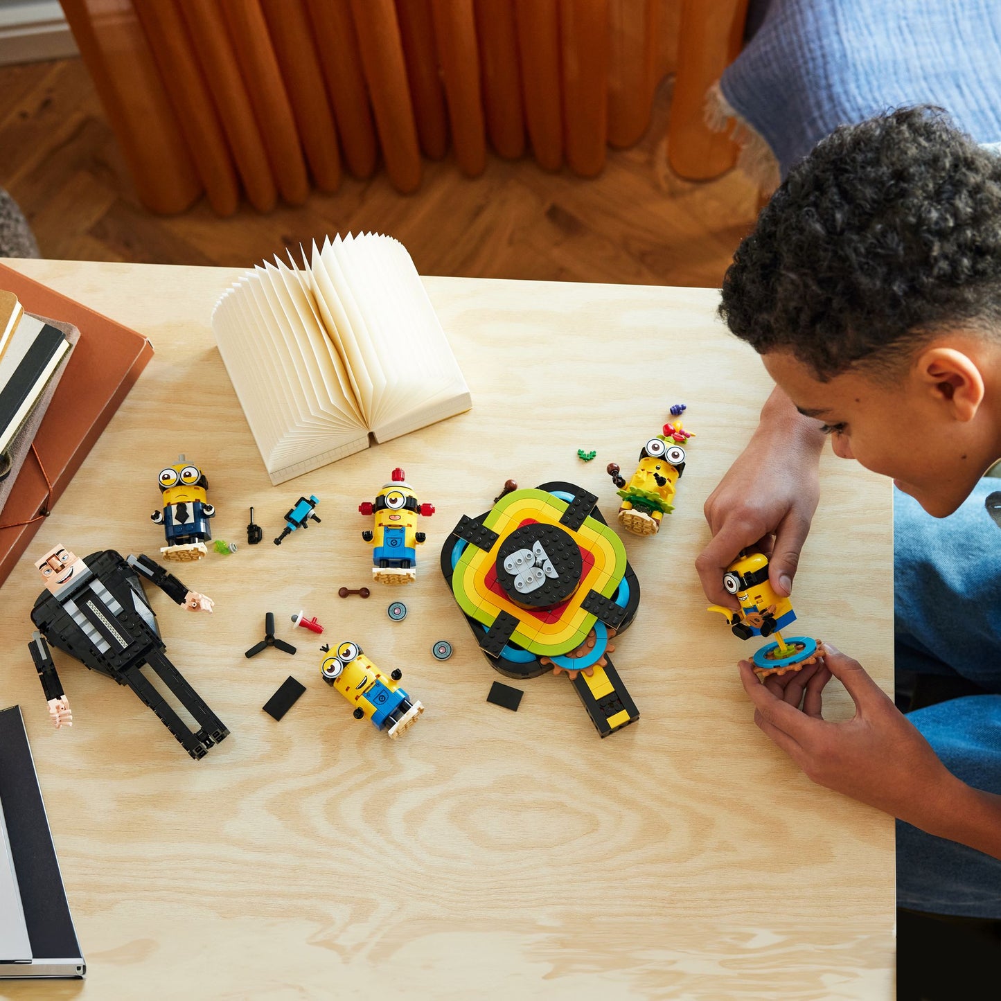 LEGO Despicable Me Brick-Built Gru and Minions 75582