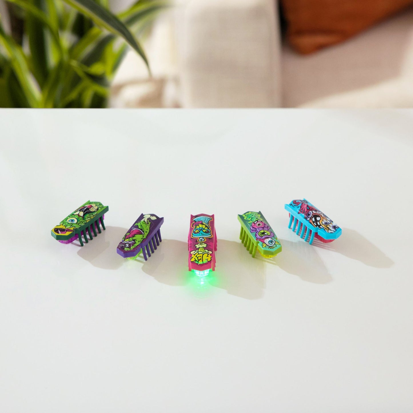 Hexbugs BOTS Nano 5 Pack, 4 Nano Bugs with Bonus Flash Nano, Sensory Toys for Kids & Cats with Vibration Technology, Insect Toys & Mini Robot Toy for Kids Ages 3 & Up