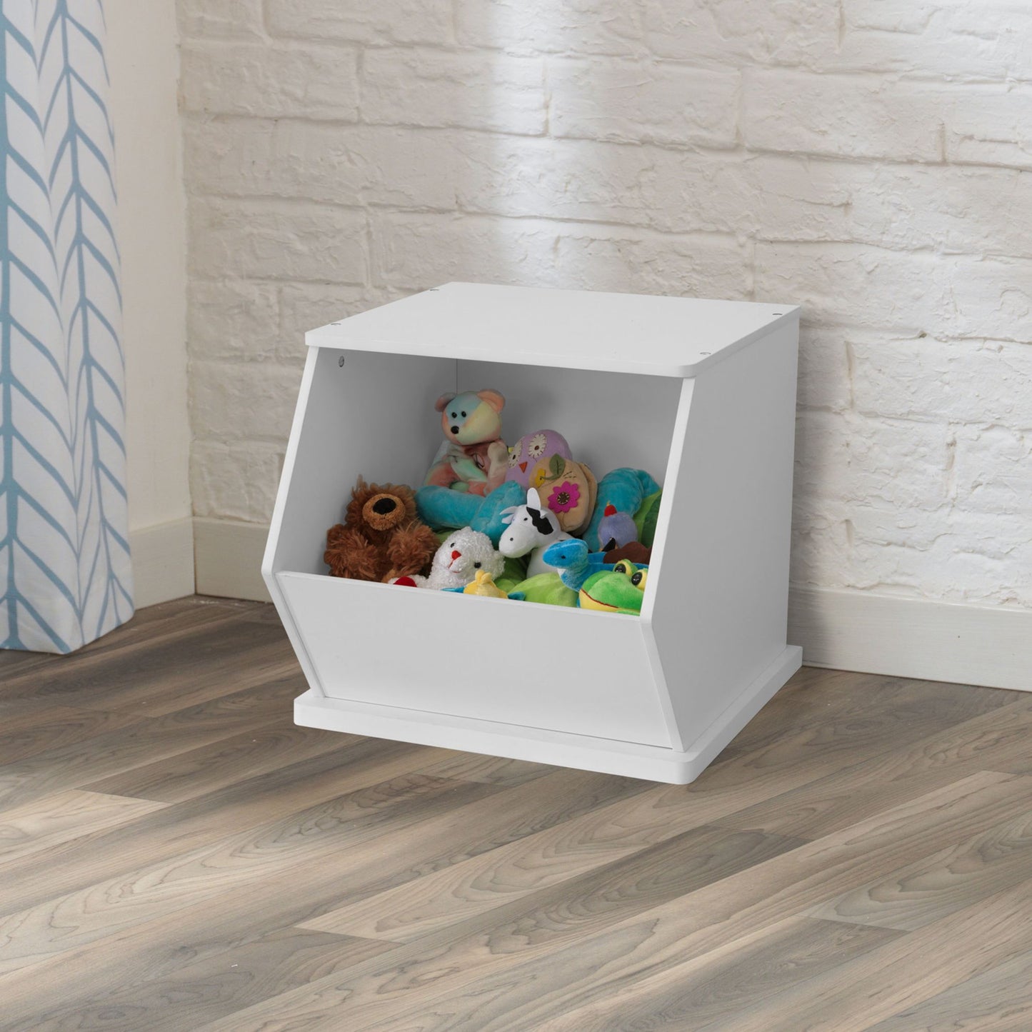 Storage Unit with Shelves in White