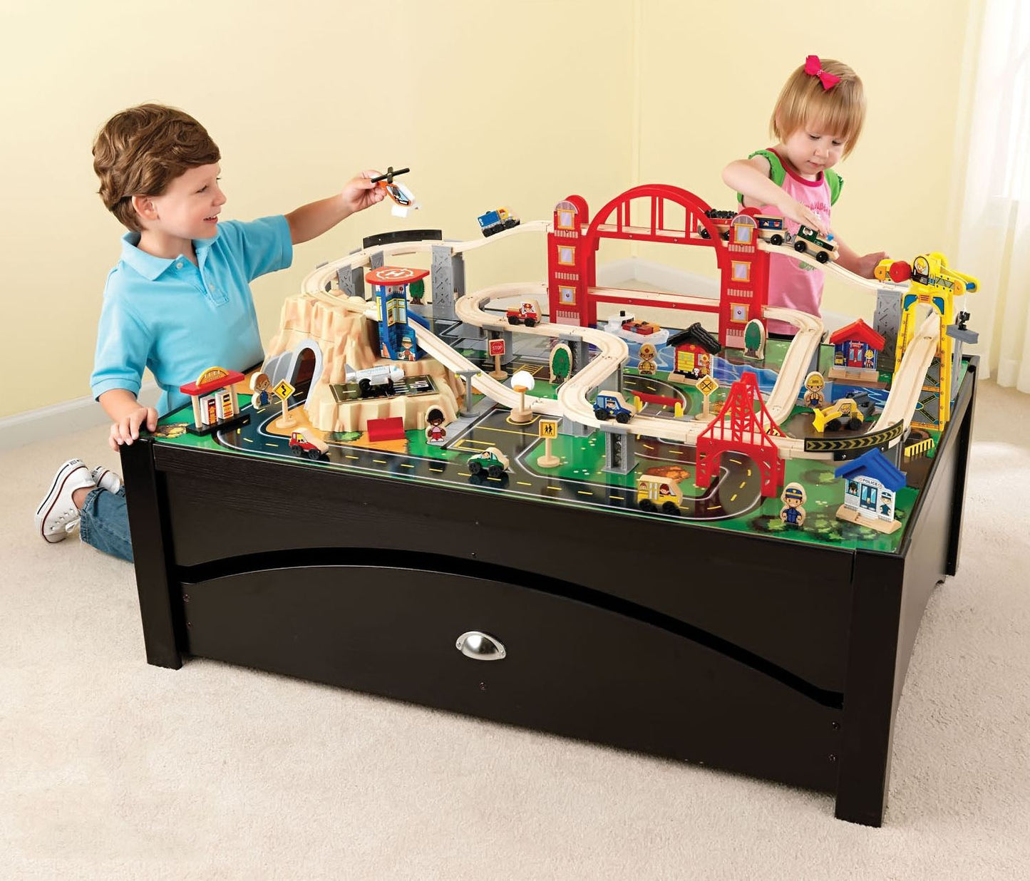 Metropolis Train Table and Set