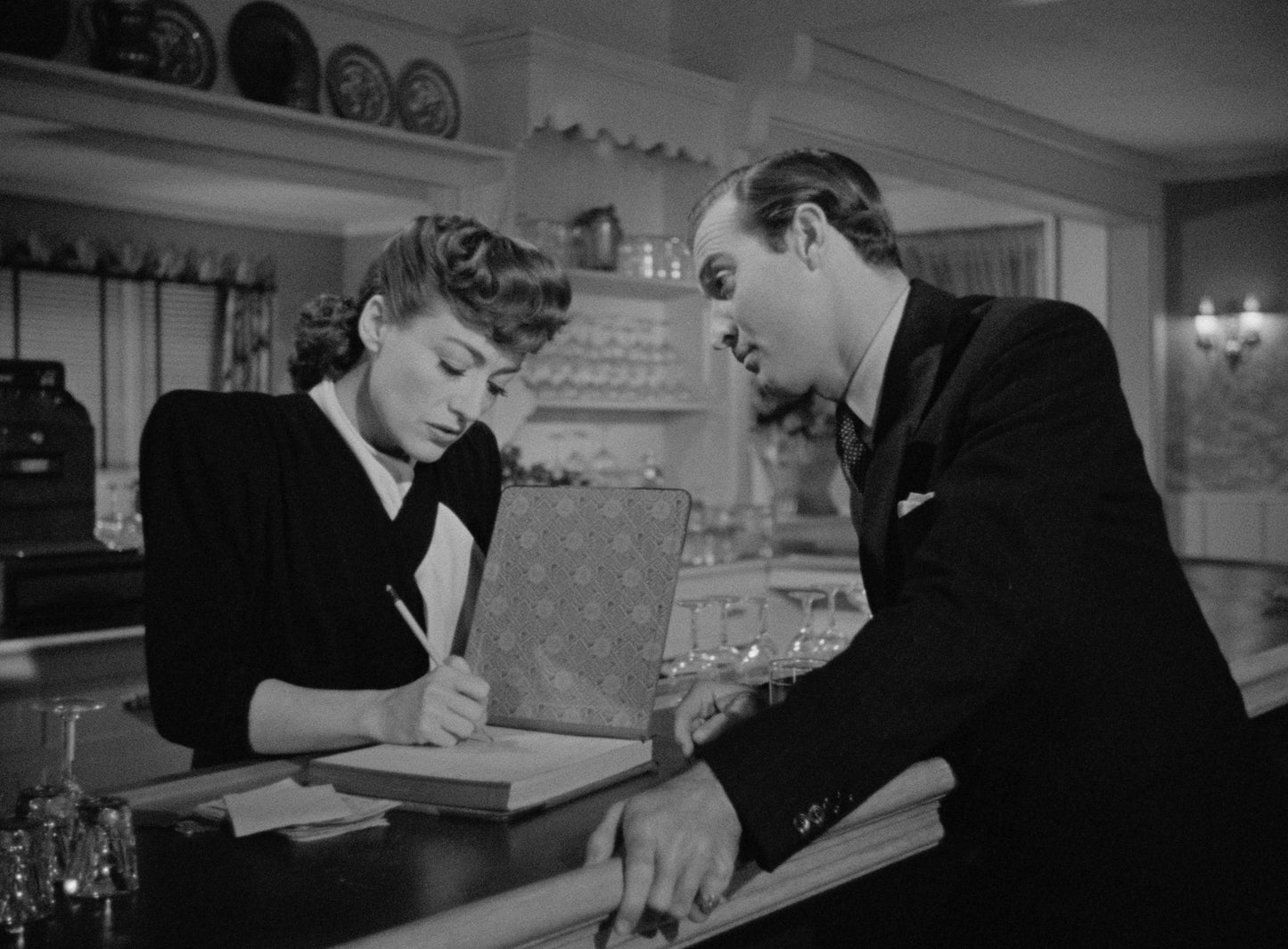 Mildred Pierce [4K Ultra HD Blu-ray/Blu-ray] [Criterion Collection]
