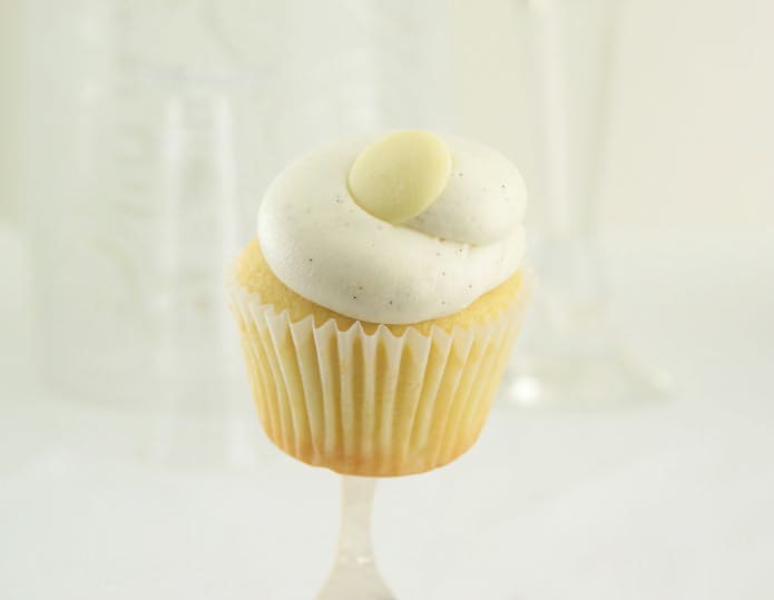 12 Vanilla Cupcakes