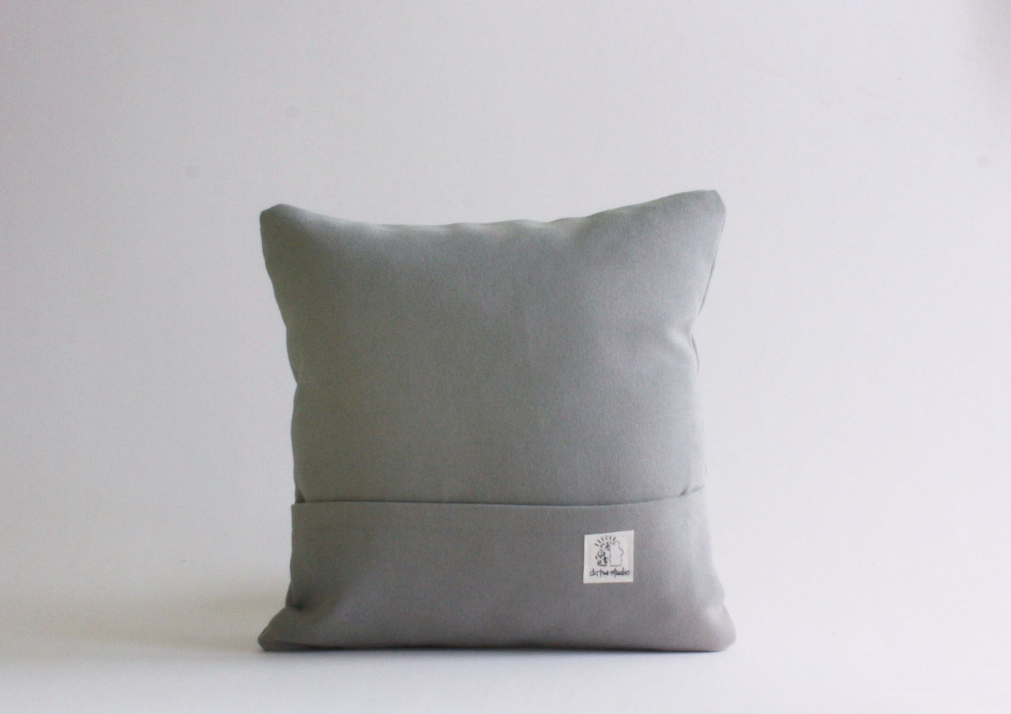 PILLOW AMPERSAND