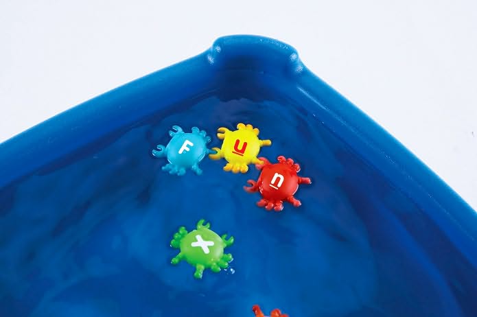 Smart Splash® Letter Link Crabs