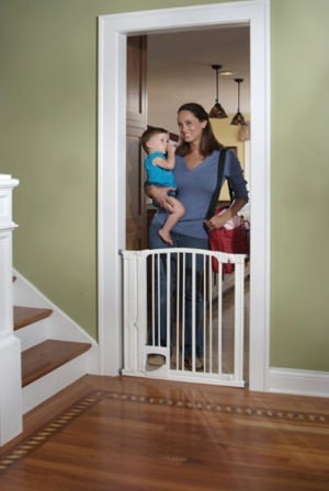 Kidco Pinnacle Gateway Hands-Free Safety Gate