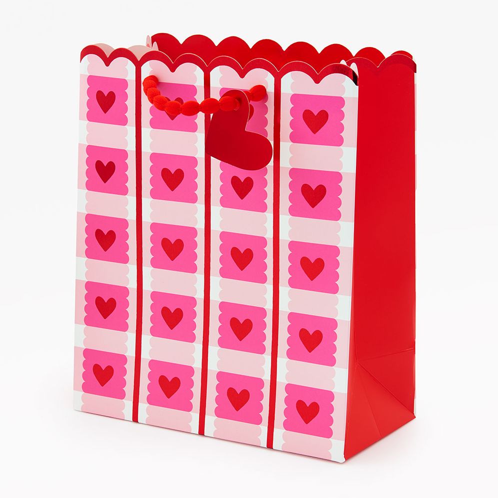 MED Plaid Scalloped Heart Gift Bag