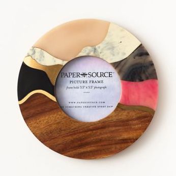 Wavy Circle Frame