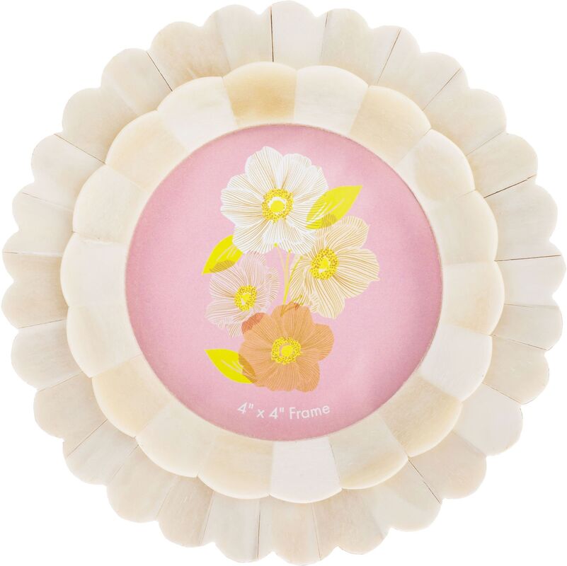 White Round Scalloped Frame