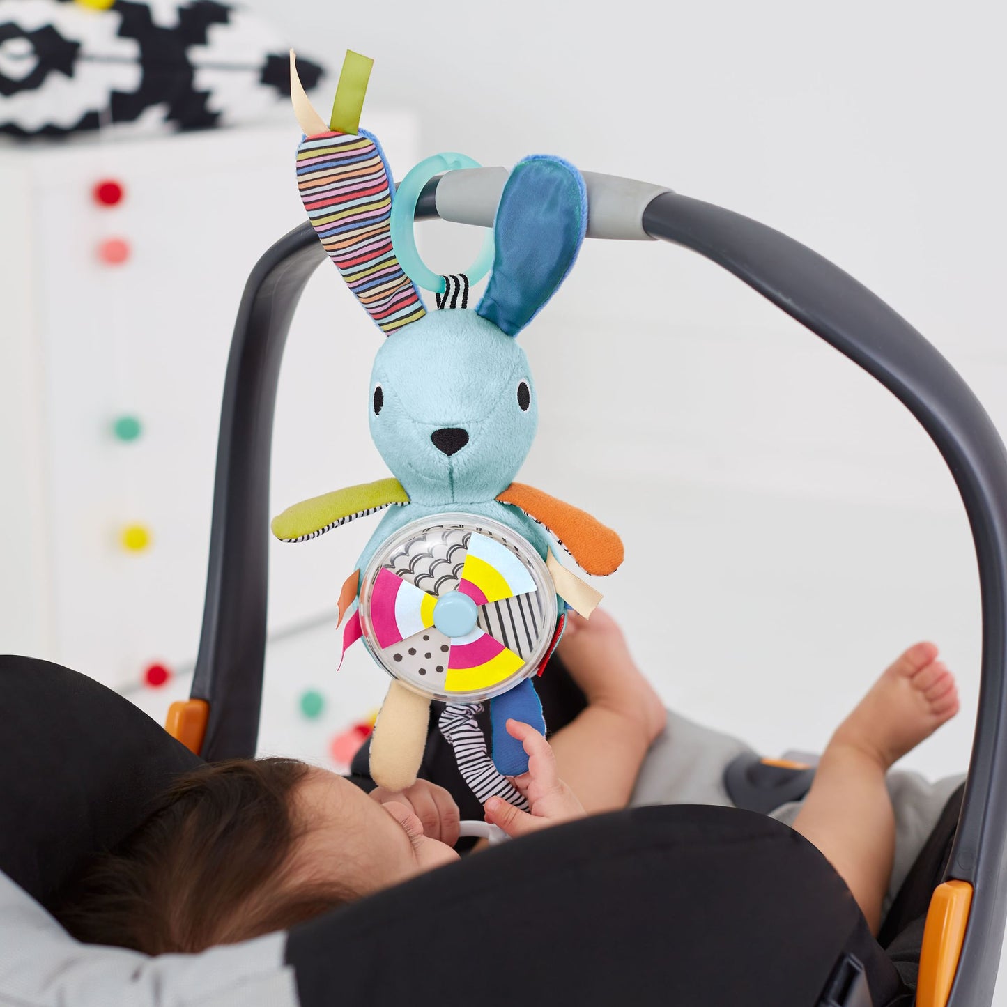 Skip Hop VIBRANT VILLAGE Pull & Spin Activity Bunny
