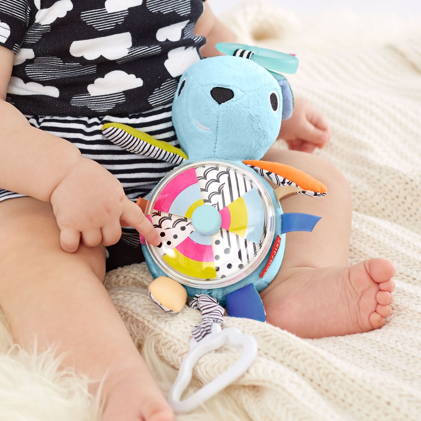 Skip Hop VIBRANT VILLAGE Pull & Spin Activity Bunny