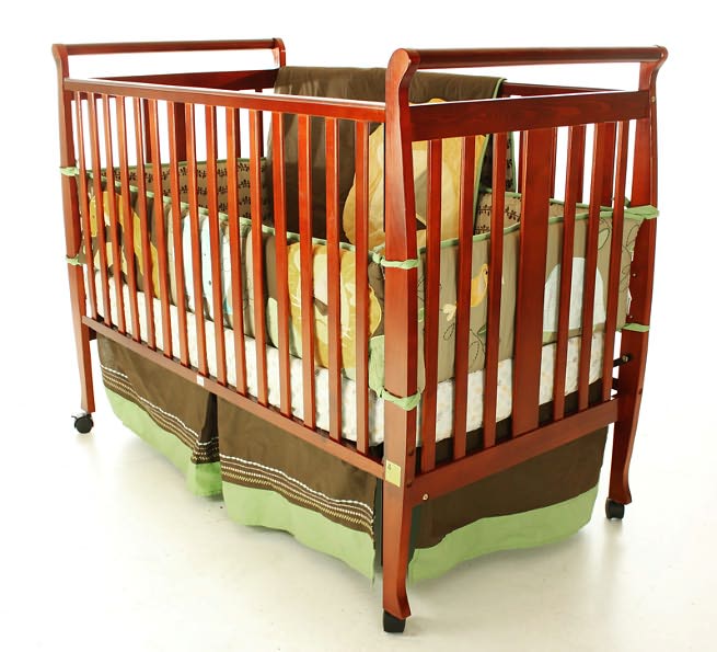 Bella 2-in-1 Convertible Sleigh Crib in Cherry