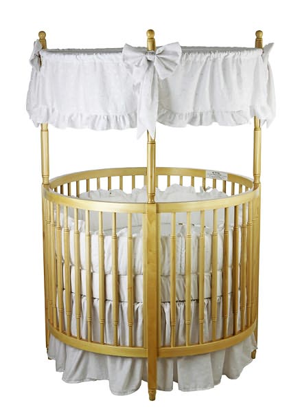 Sophia Posh Circular Crib in Natural