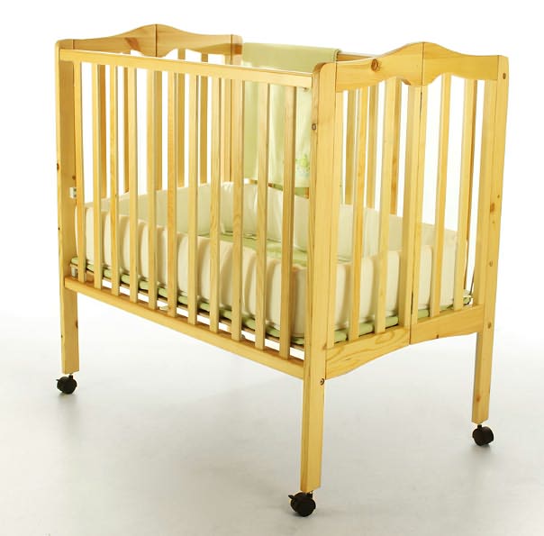 2-in-1 Lightweight Portable Folding Crib in Natural