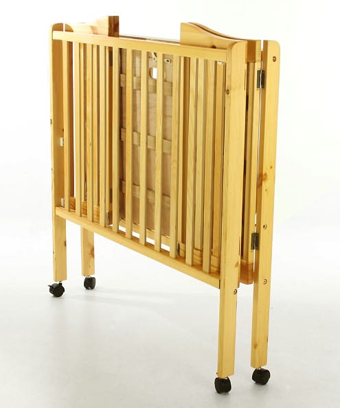 2-in-1 Lightweight Portable Folding Crib in Natural