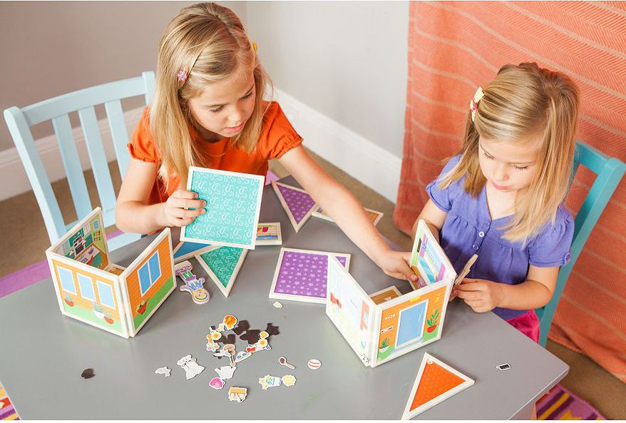 Malia's House: magnetic dollhouse you design yourself