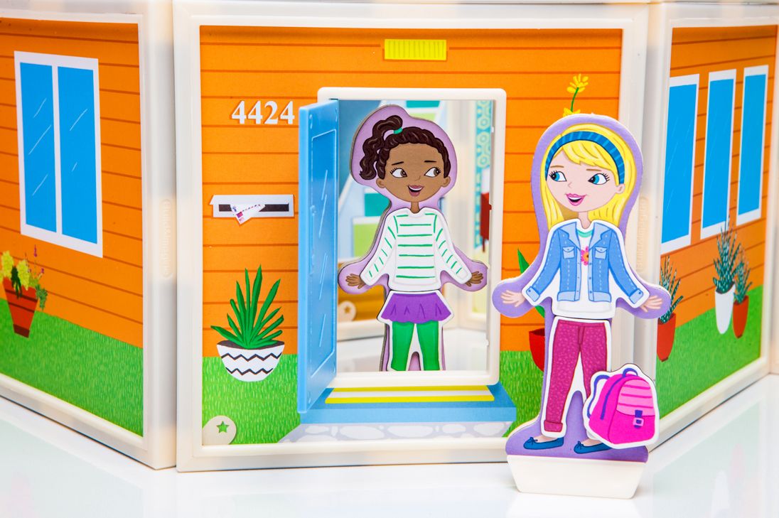 Malia's House: magnetic dollhouse you design yourself