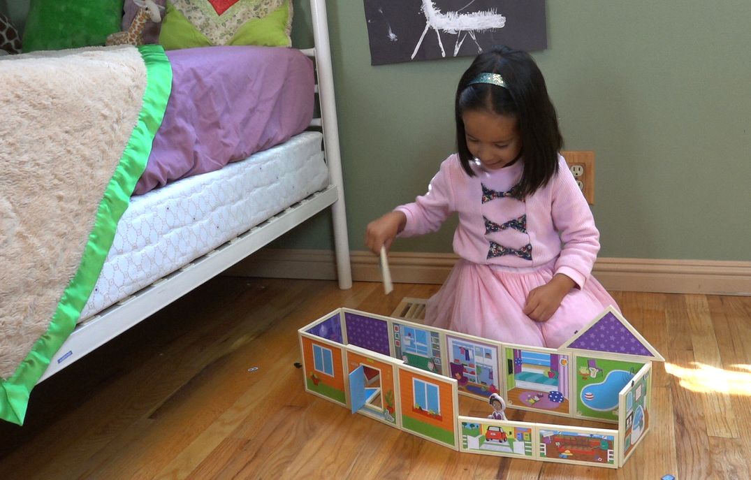 Malia's House: magnetic dollhouse you design yourself