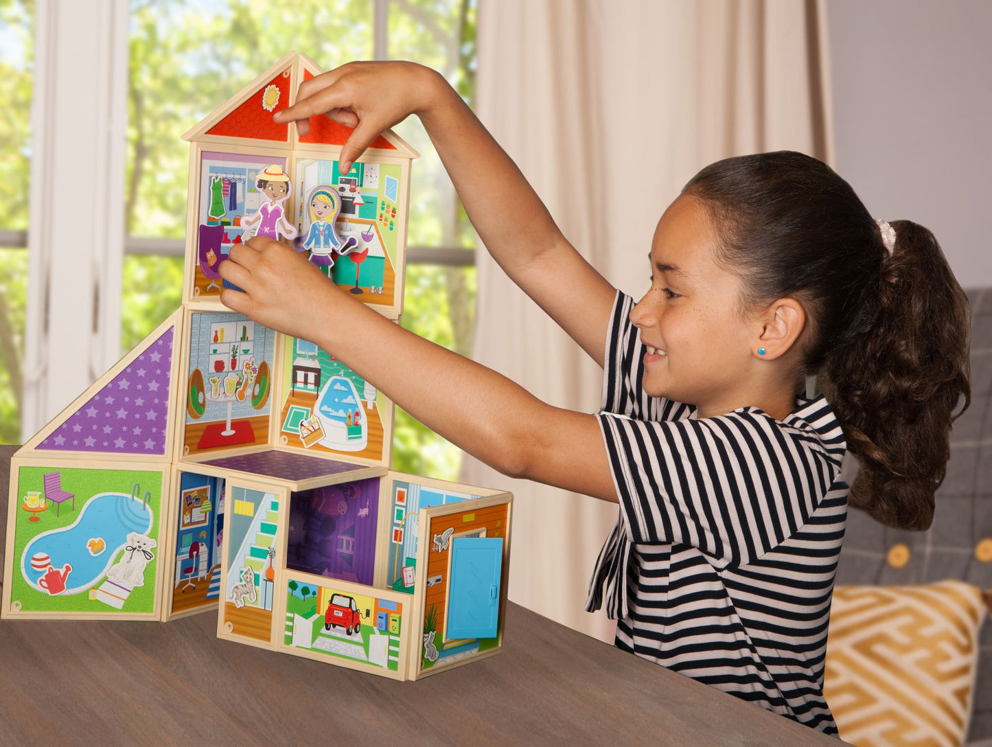 Malia's House: magnetic dollhouse you design yourself