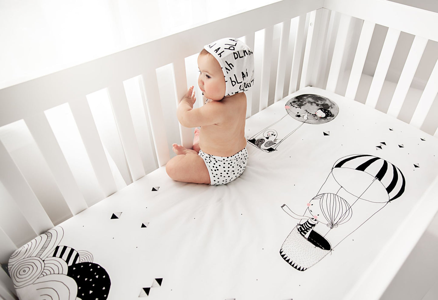 Rookie Humans crib sheet, Frieda and the Balloon