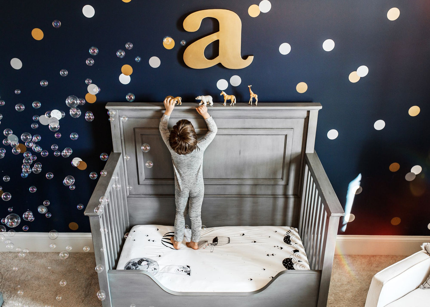 Rookie Humans crib sheet, Frieda and the Balloon