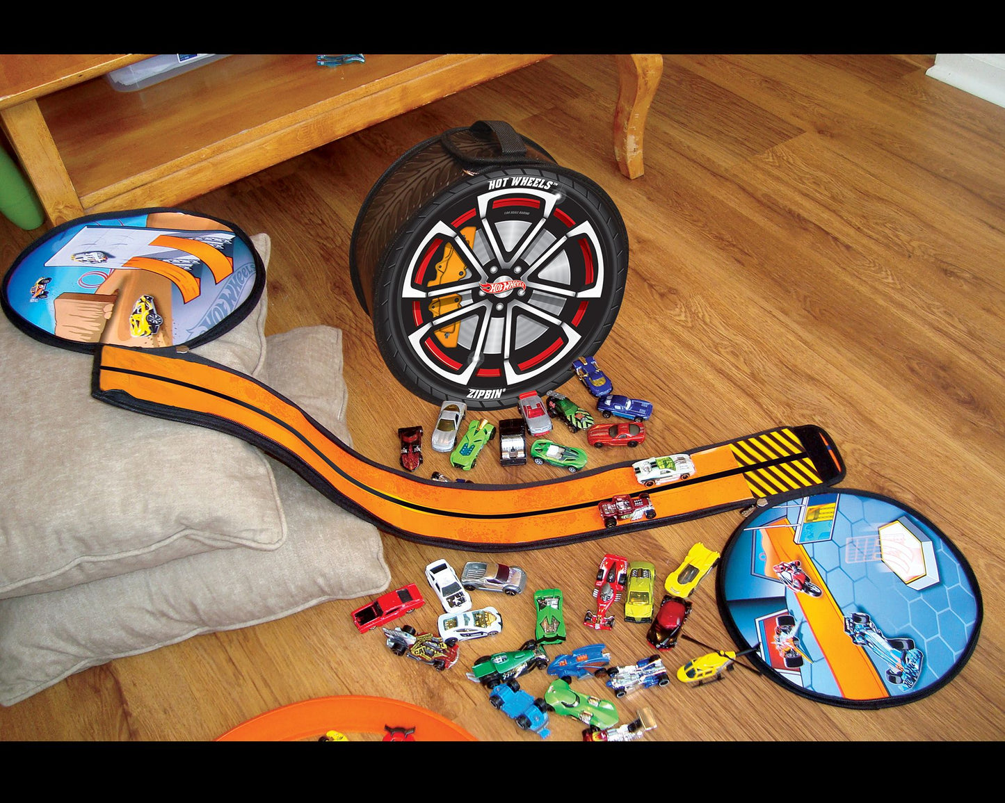 Neat-Oh!¿ Hot Wheels? ZipBin¿ Wheelie 100 Car Case w/ 1 Car