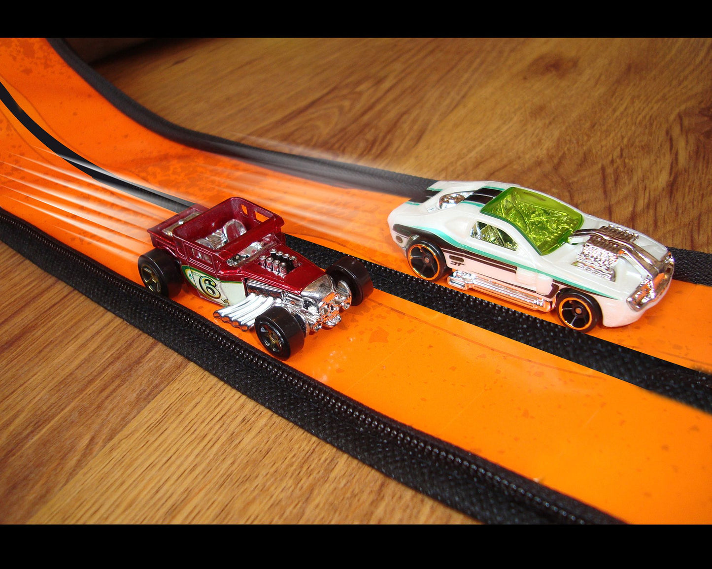 Neat-Oh!¿ Hot Wheels? ZipBin¿ Wheelie 100 Car Case w/ 1 Car