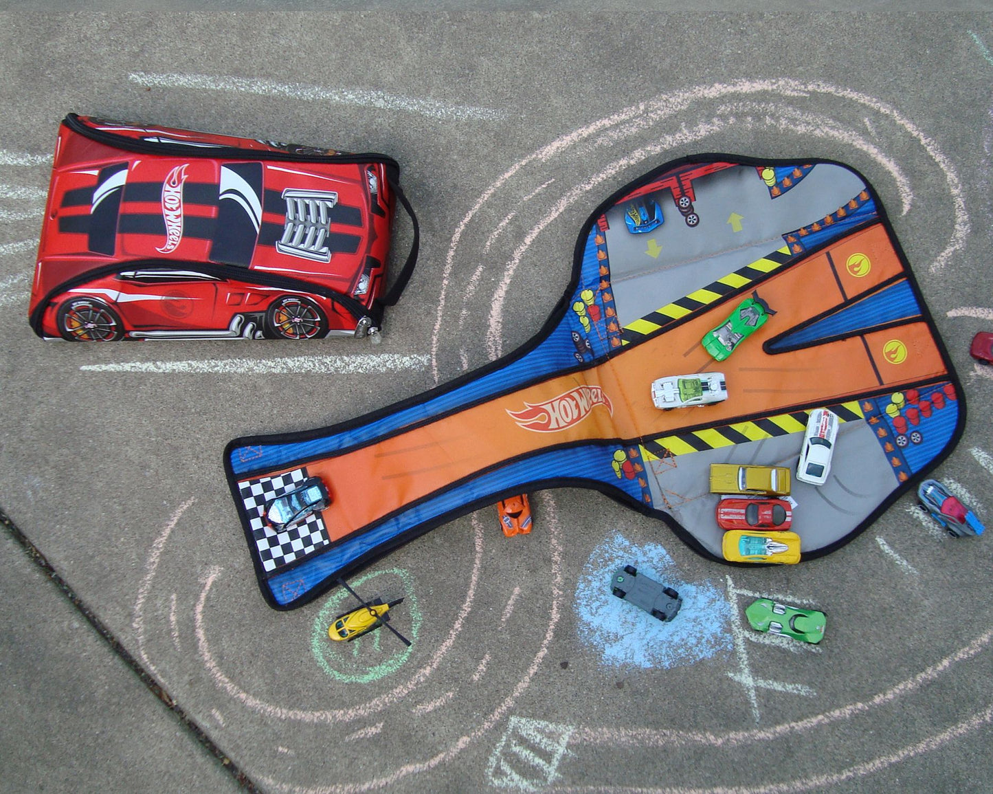 Neat-Oh!¿ Hot Wheels? ZipBin¿ 45 Car Crash Red Racer Backpack w/ Car