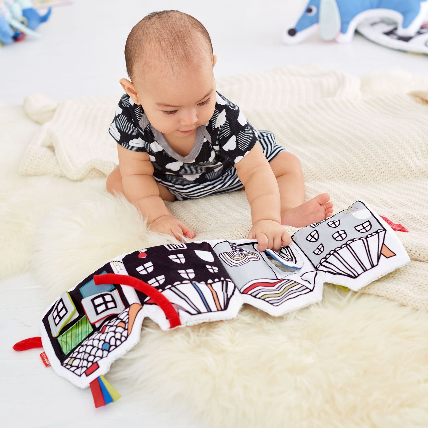 Skip Hop VIBRANT VILLAGE Peek & Play Activity Book