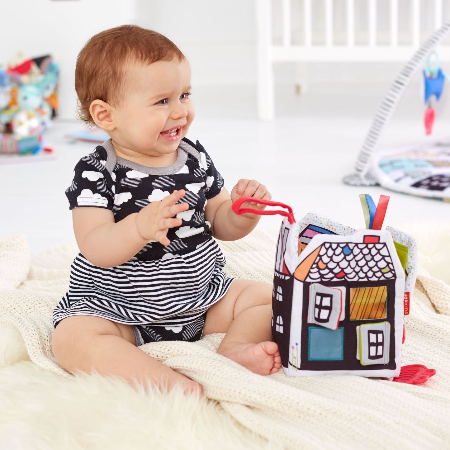 Skip Hop VIBRANT VILLAGE Peek & Play Activity Book