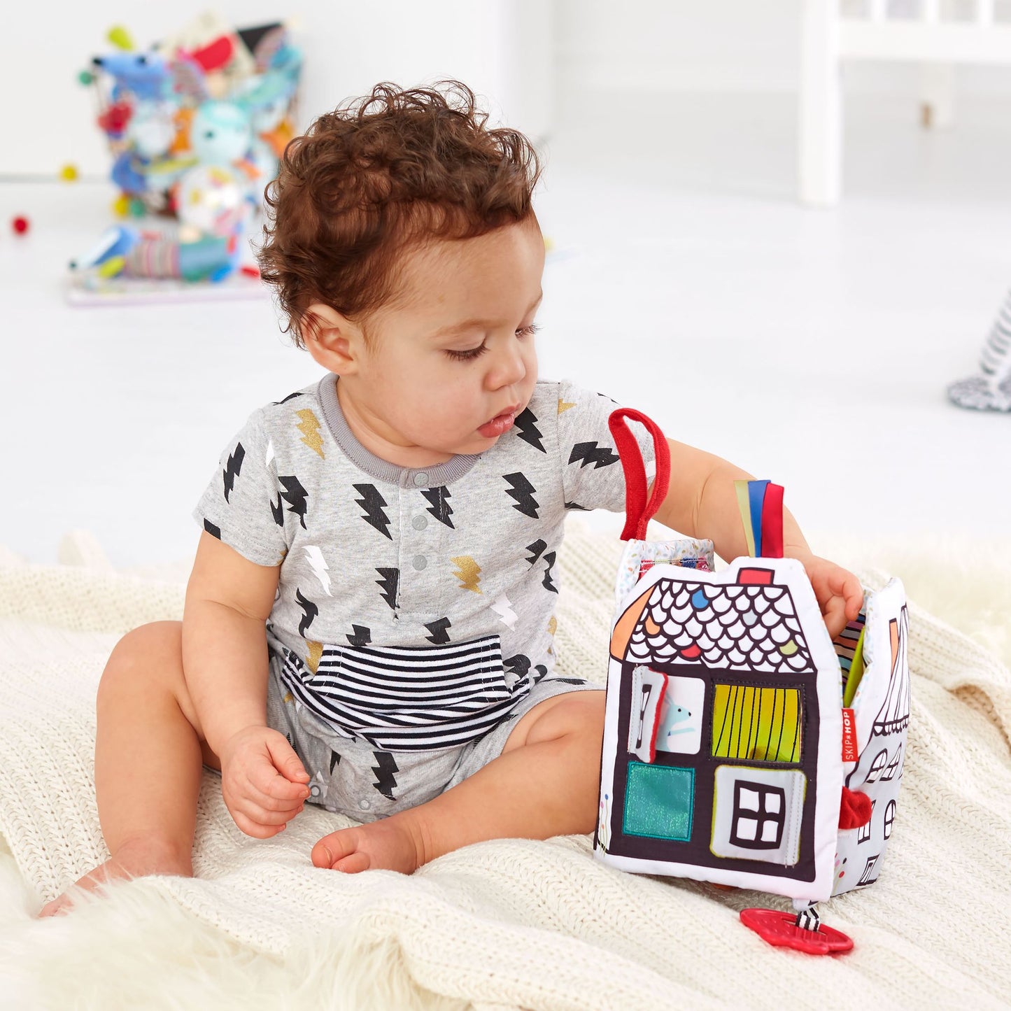 Skip Hop VIBRANT VILLAGE Peek & Play Activity Book