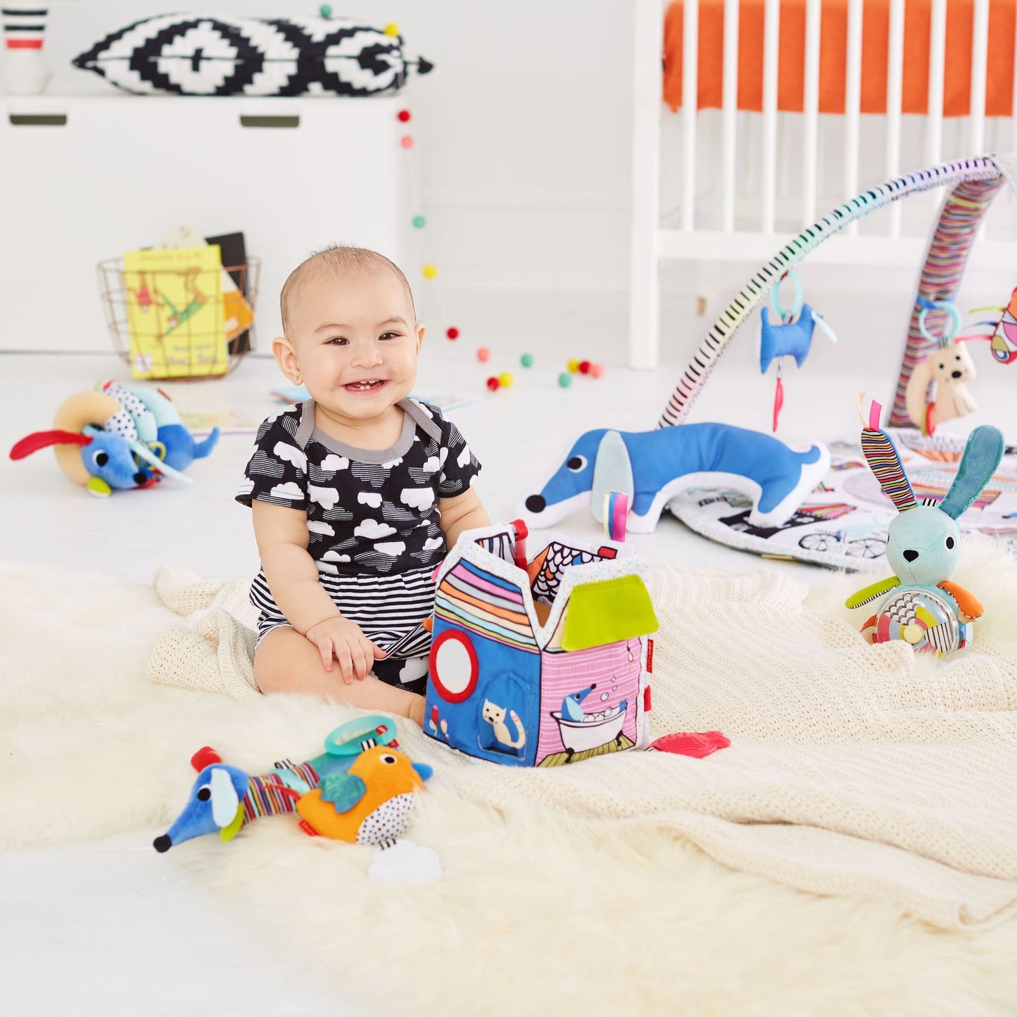 Skip Hop VIBRANT VILLAGE Peek & Play Activity Book
