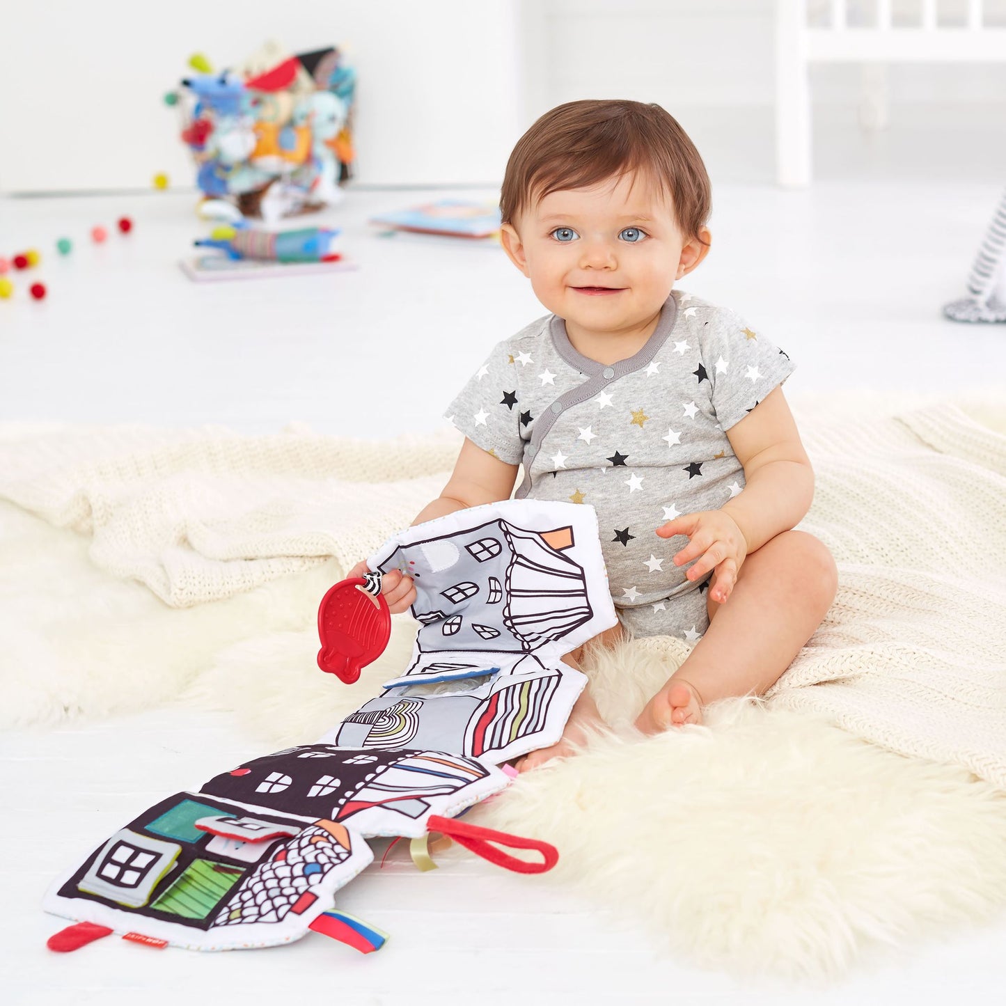 Skip Hop VIBRANT VILLAGE Peek & Play Activity Book