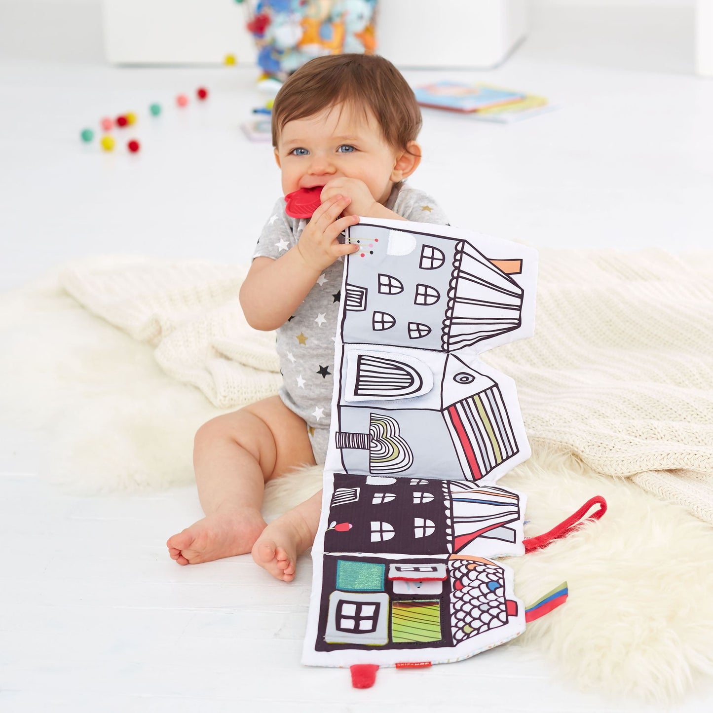 Skip Hop VIBRANT VILLAGE Peek & Play Activity Book