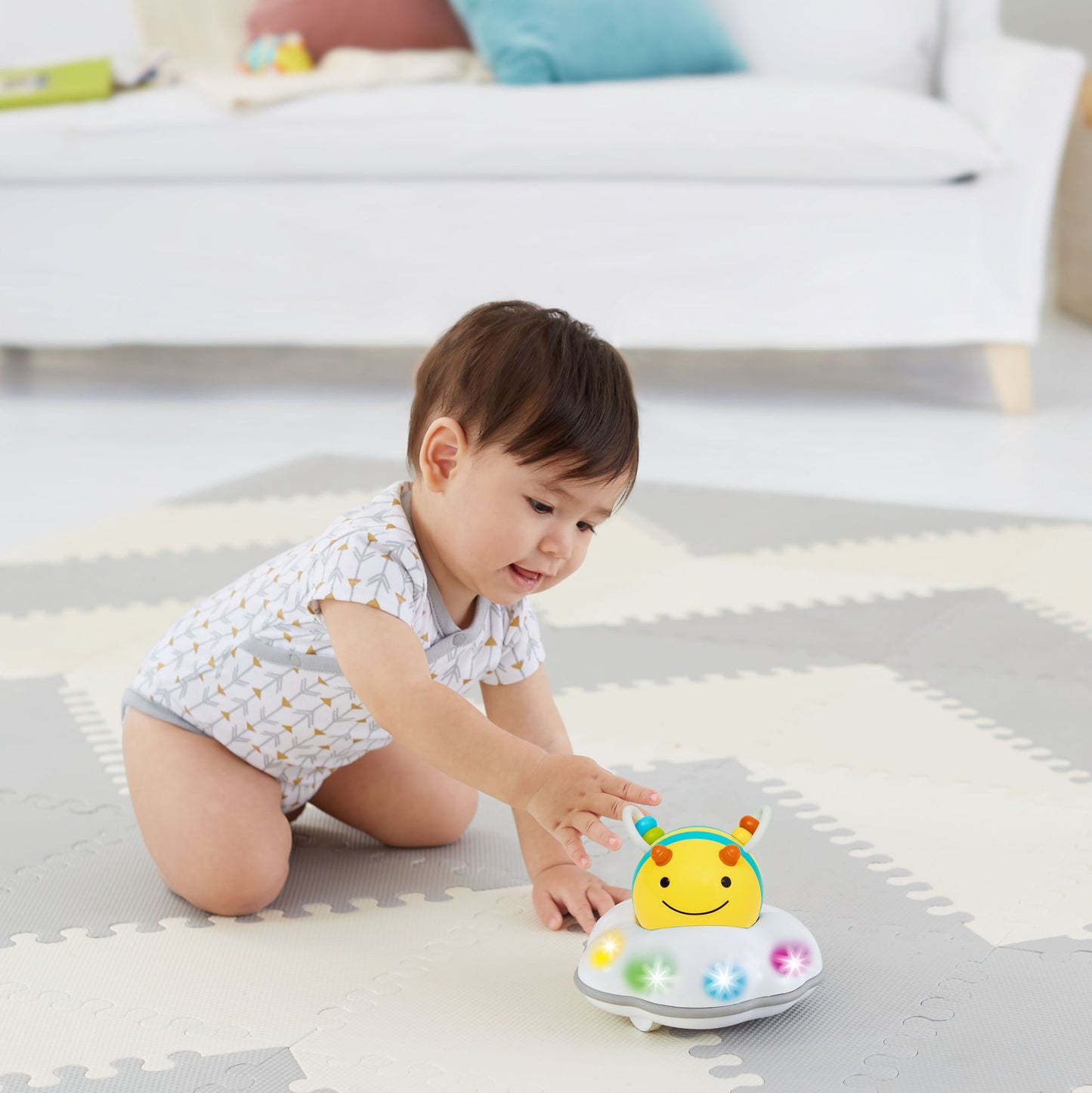 Skip Hop EXPLORE & MORE Follow-Bee Crawl Toy