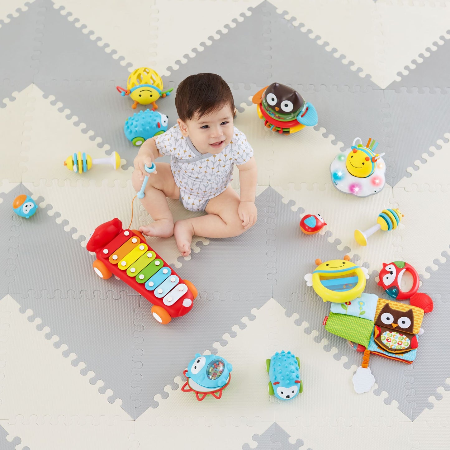 Skip Hop EXPLORE & MORE Follow-Bee Crawl Toy